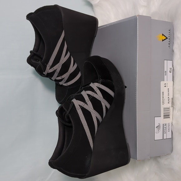 Volatile High Heel Sneakers NIB - Picture 3 of 6